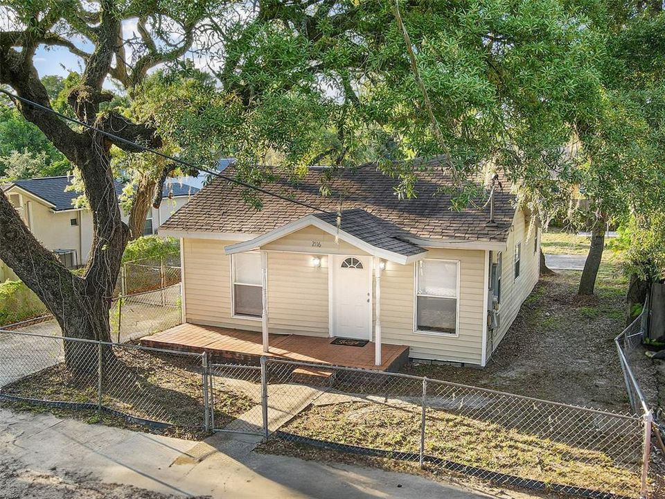 For Sale: $260,000 (3 beds, 1 baths, 864 Square Feet)