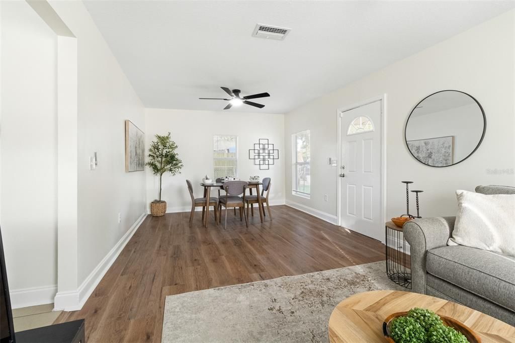 For Sale: $260,000 (3 beds, 1 baths, 864 Square Feet)