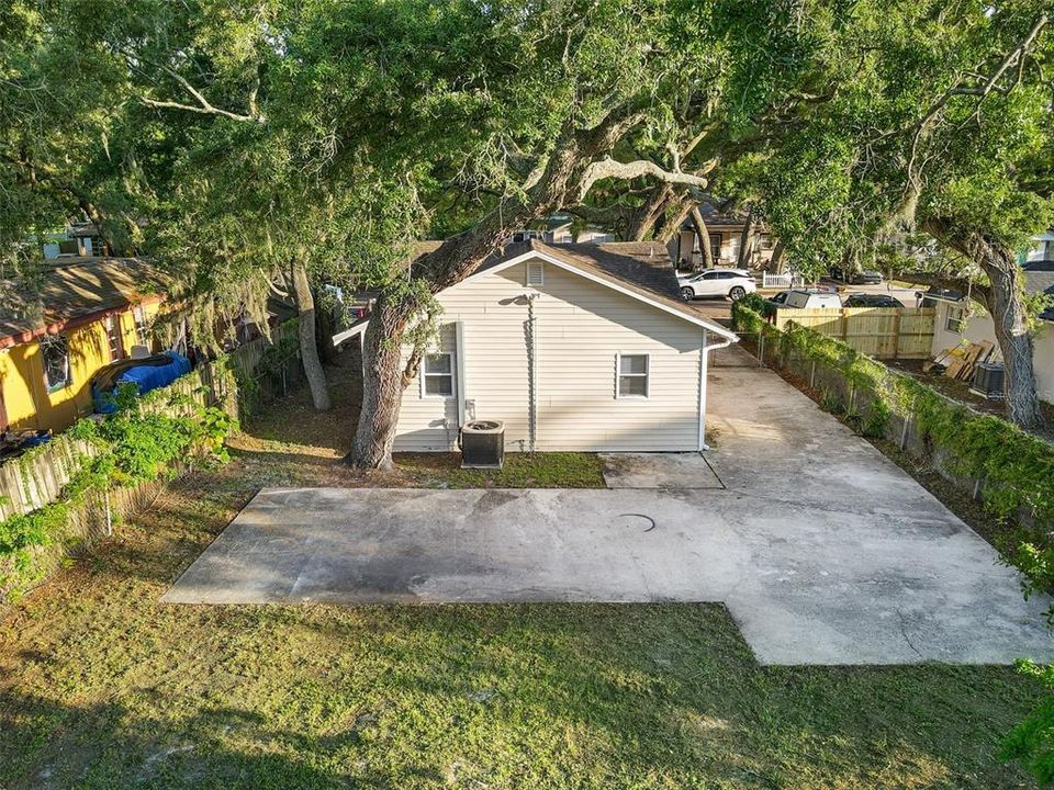 For Sale: $260,000 (3 beds, 1 baths, 864 Square Feet)