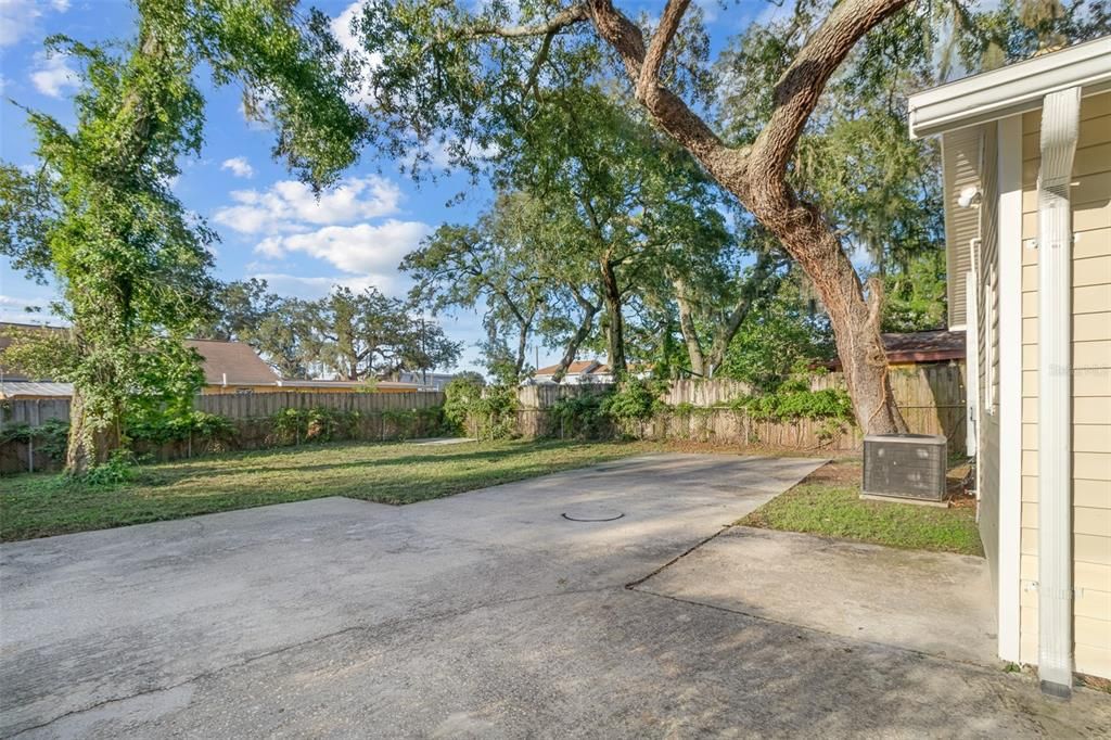 For Sale: $260,000 (3 beds, 1 baths, 864 Square Feet)