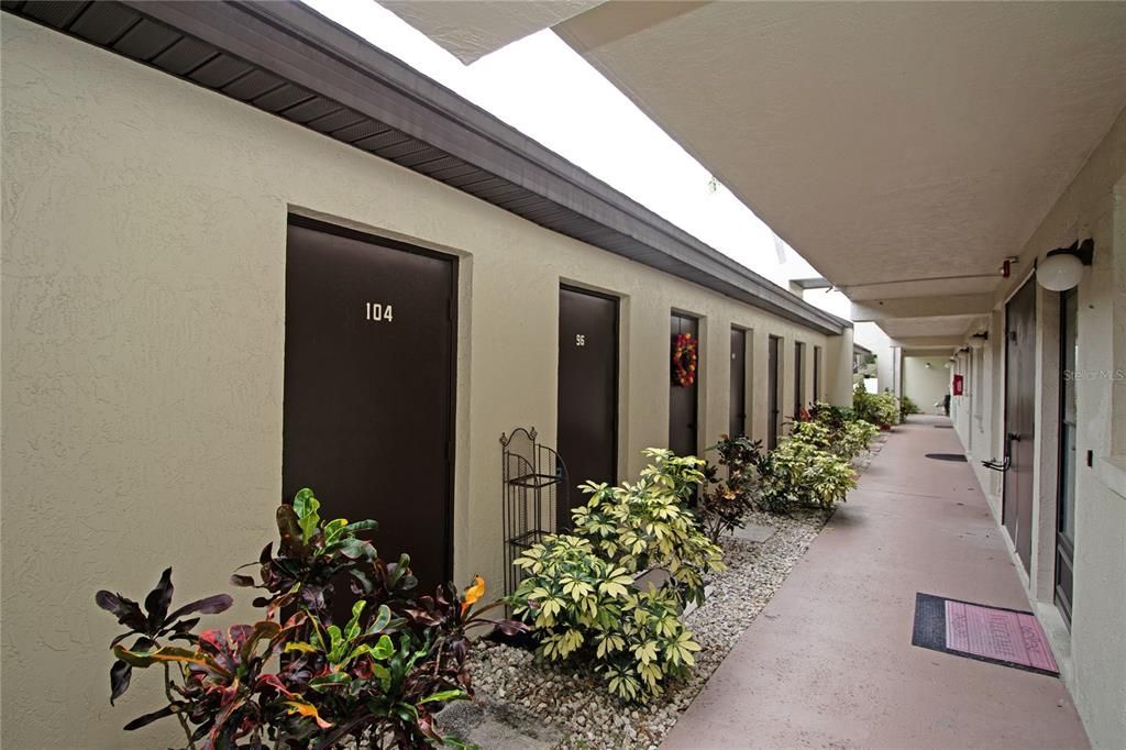 For Rent: $1,950 (2 beds, 2 baths, 840 Square Feet)