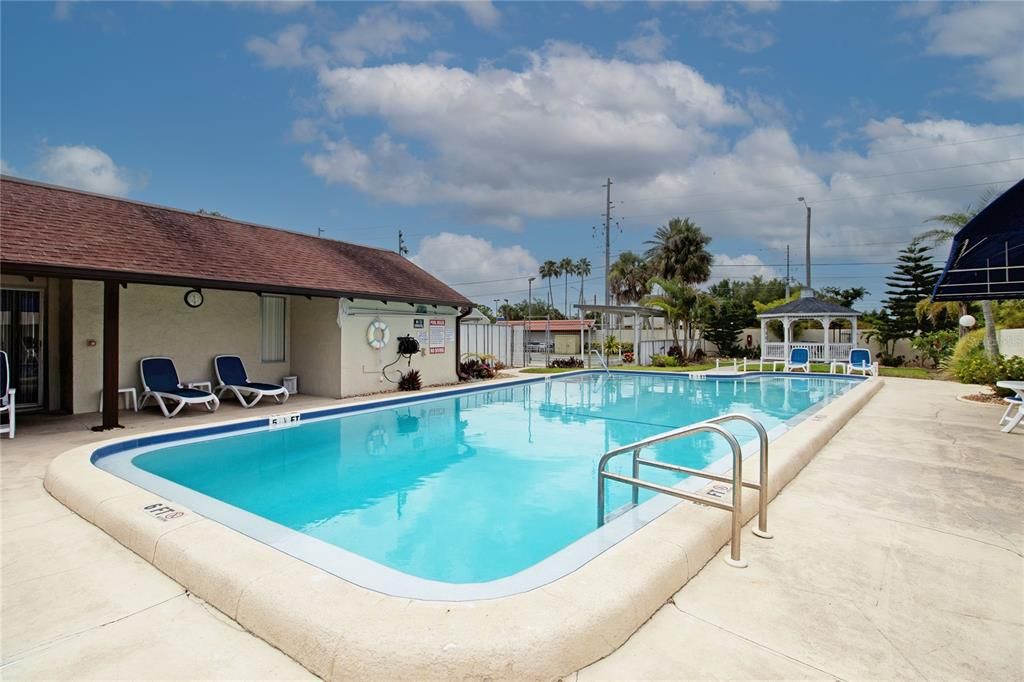 For Rent: $1,950 (2 beds, 2 baths, 840 Square Feet)