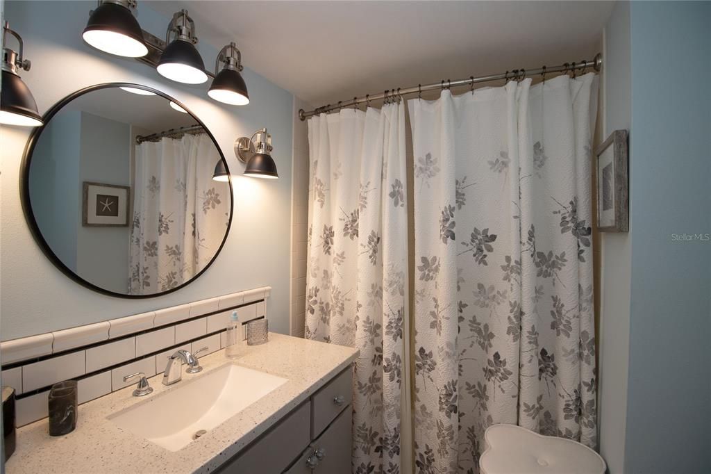 For Rent: $1,950 (2 beds, 2 baths, 840 Square Feet)