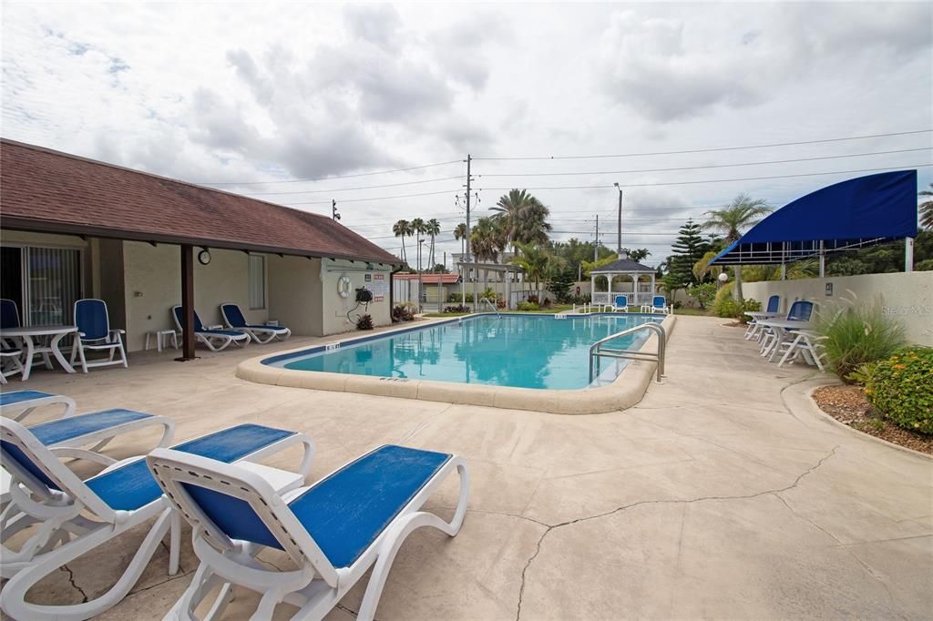For Rent: $1,950 (2 beds, 2 baths, 840 Square Feet)