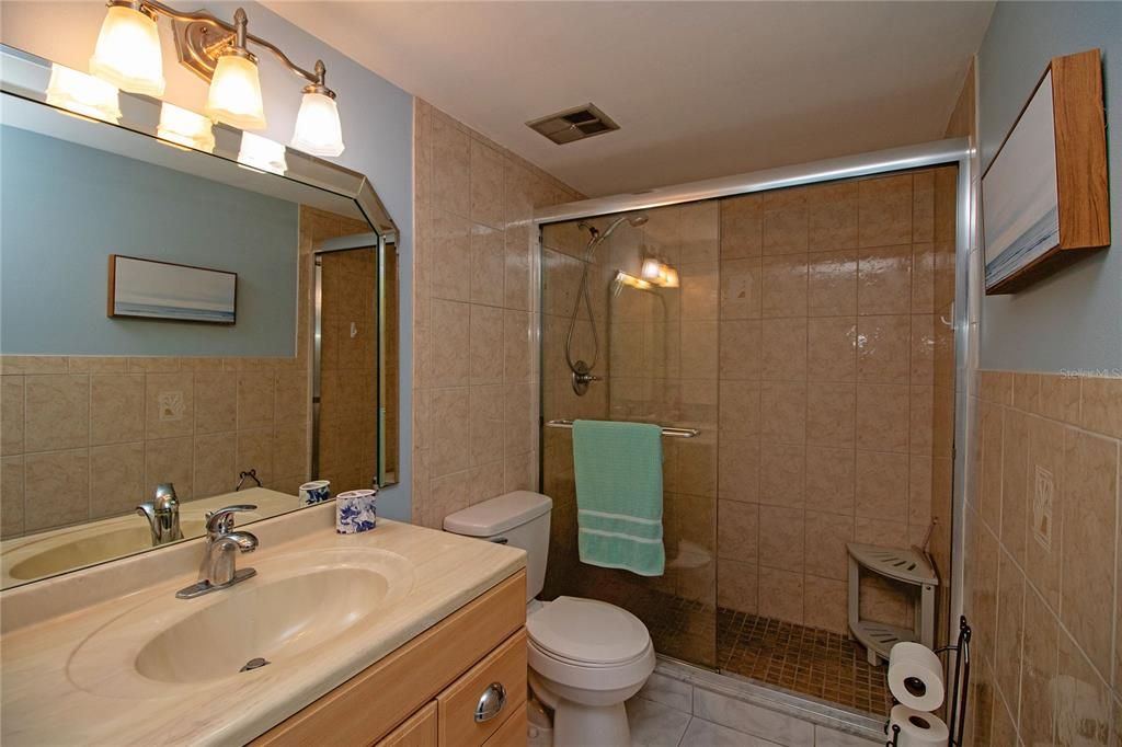 For Rent: $1,950 (2 beds, 2 baths, 840 Square Feet)