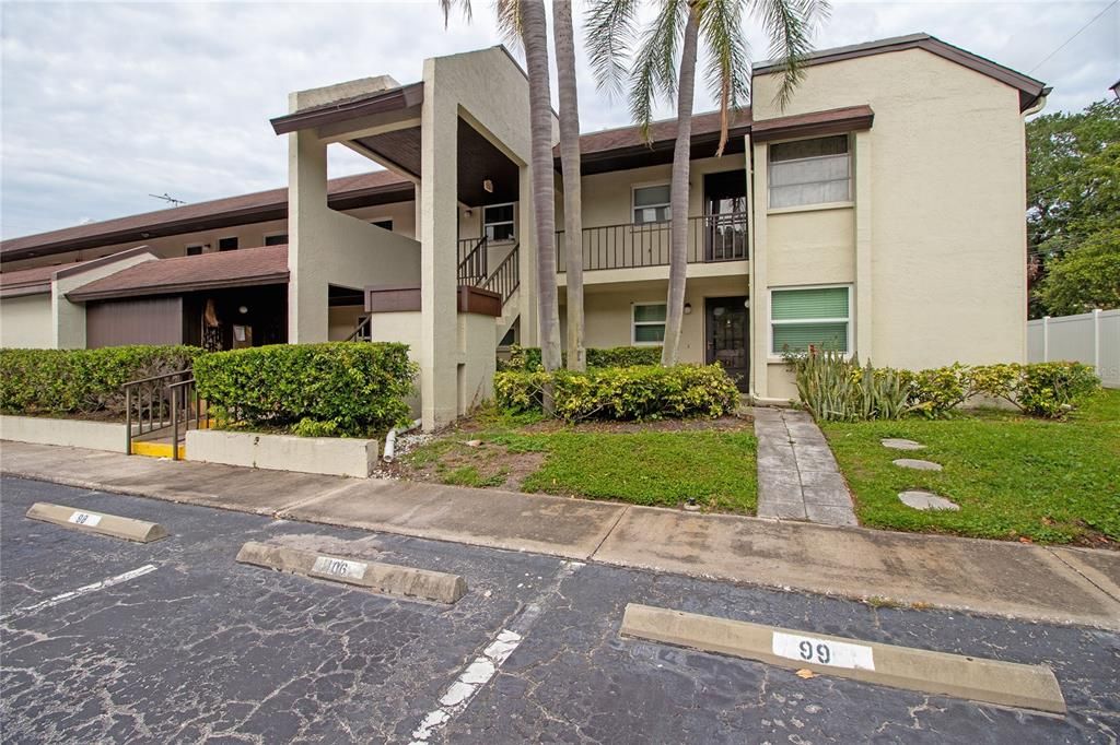 For Rent: $1,950 (2 beds, 2 baths, 840 Square Feet)