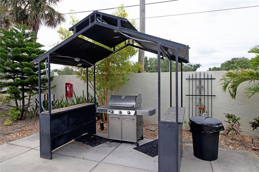 For Rent: $1,950 (2 beds, 2 baths, 840 Square Feet)