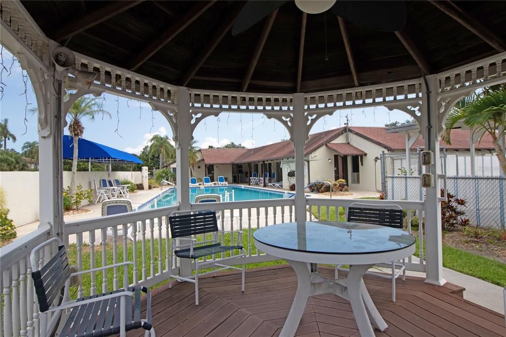 For Rent: $1,950 (2 beds, 2 baths, 840 Square Feet)