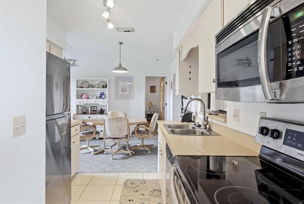 En Venta: $205,500 (2 camas, 2 baños, 978 Pies cuadrados)