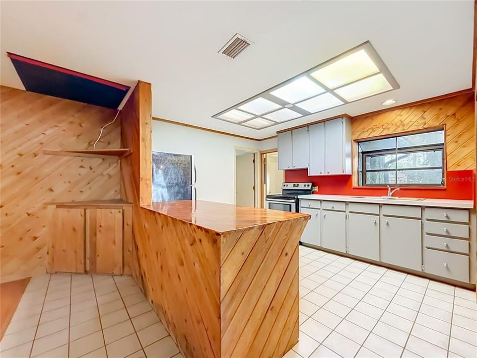 For Sale: $465,000 (3 beds, 2 baths, 1504 Square Feet)