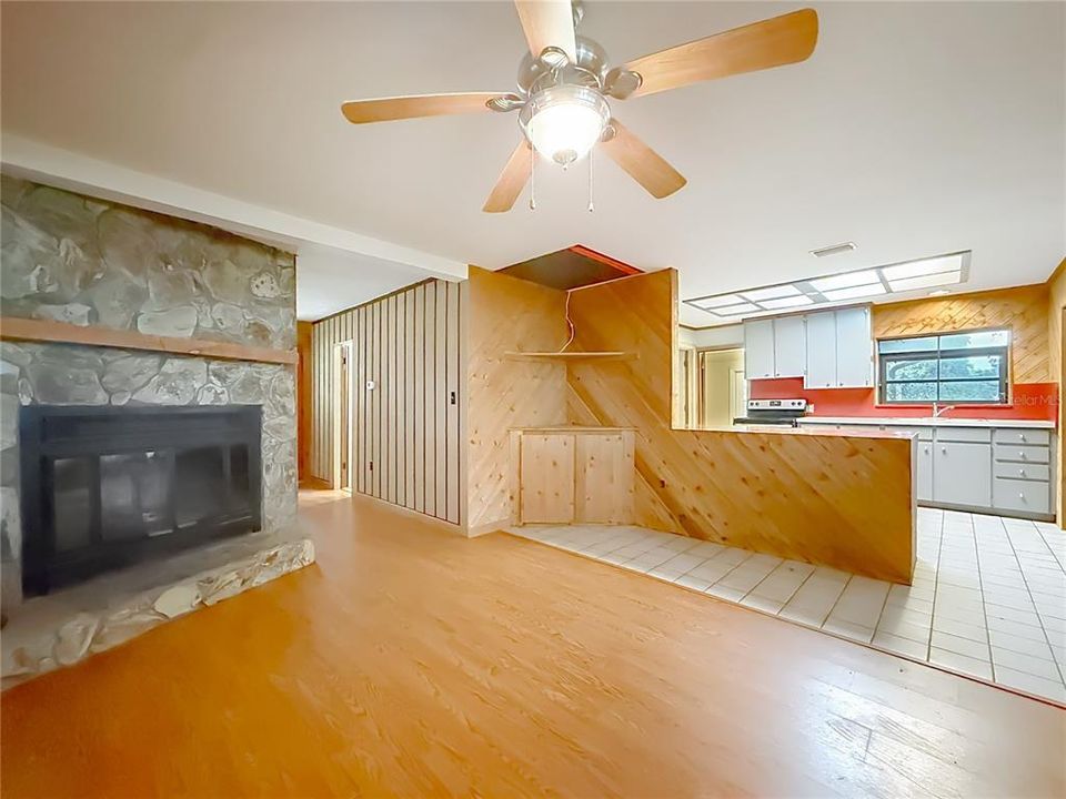 For Sale: $465,000 (3 beds, 2 baths, 1504 Square Feet)