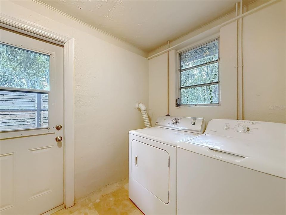 For Sale: $465,000 (3 beds, 2 baths, 1504 Square Feet)