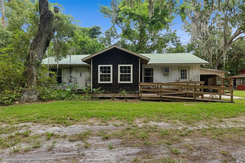For Sale: $225,000 (2 beds, 1 baths, 1176 Square Feet)