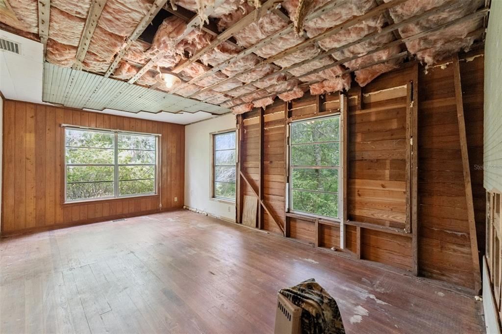 For Sale: $225,000 (2 beds, 1 baths, 1176 Square Feet)