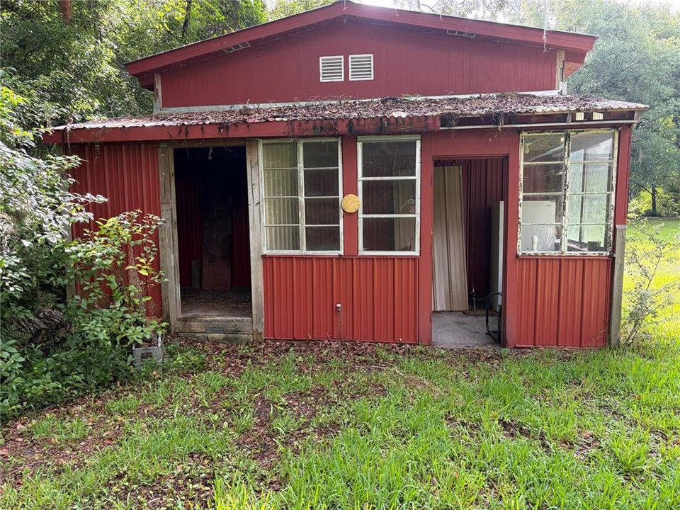 For Sale: $225,000 (2 beds, 1 baths, 1176 Square Feet)