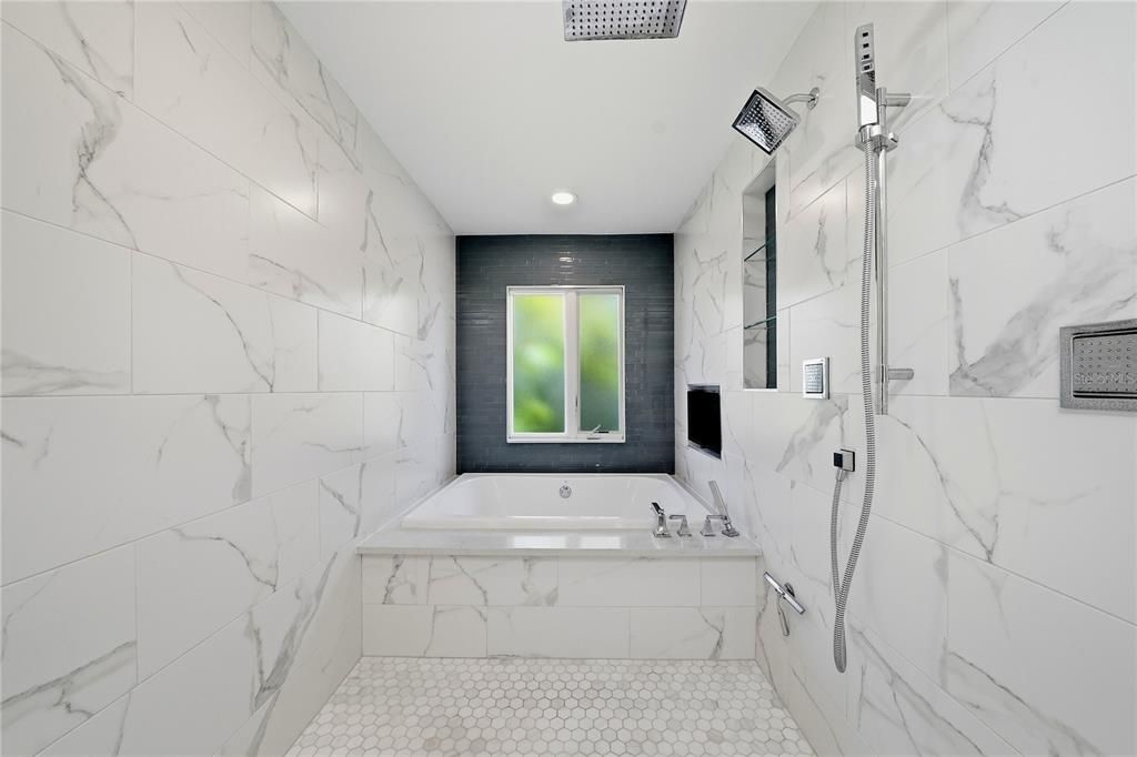 For Rent: $4,100 (3 beds, 2 baths, 2250 Square Feet)