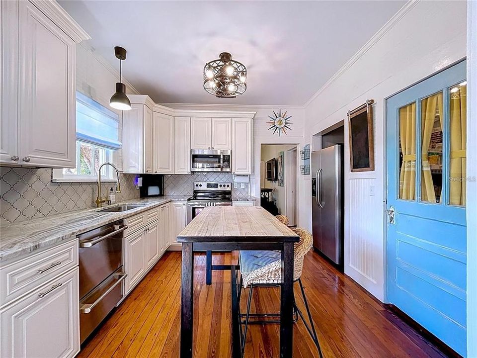 For Rent: $2,700 (3 beds, 2 baths, 1767 Square Feet)