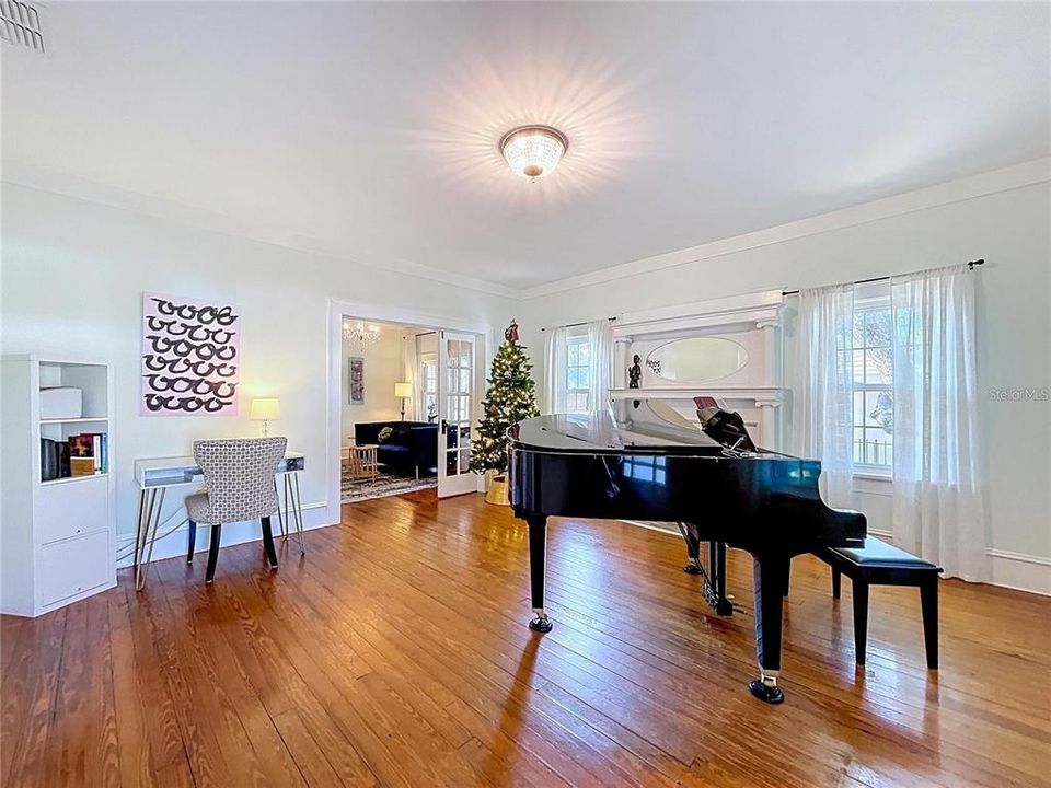 For Rent: $2,700 (3 beds, 2 baths, 1767 Square Feet)