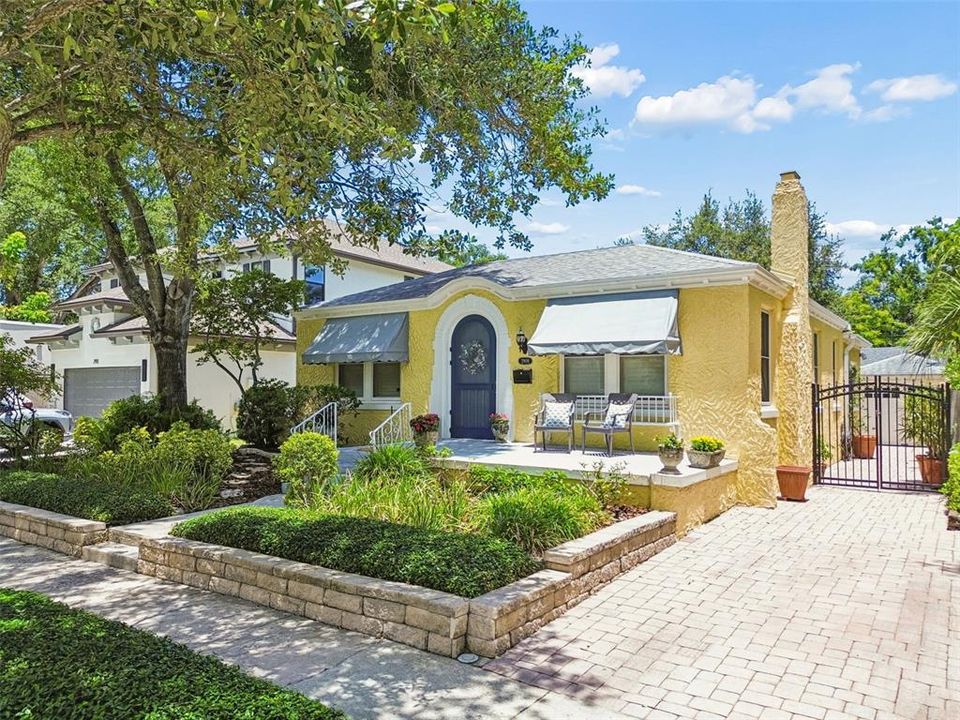 For Sale: $899,900 (3 beds, 2 baths, 1717 Square Feet)