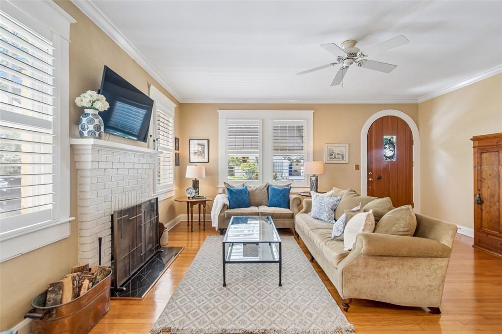 For Sale: $899,900 (3 beds, 2 baths, 1717 Square Feet)
