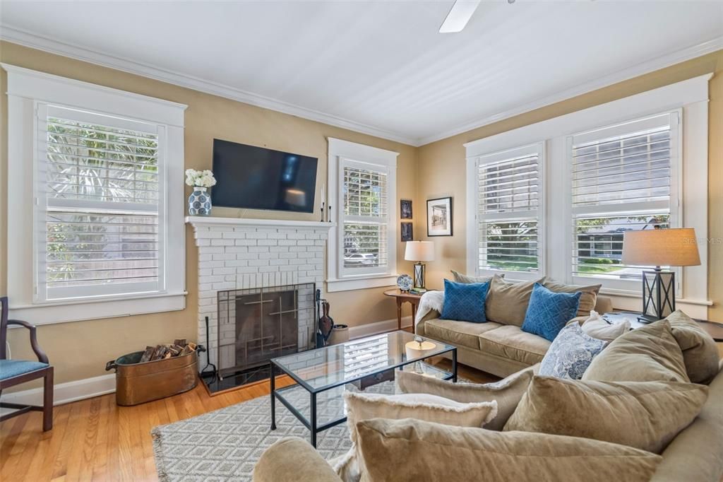 For Sale: $899,900 (3 beds, 2 baths, 1717 Square Feet)