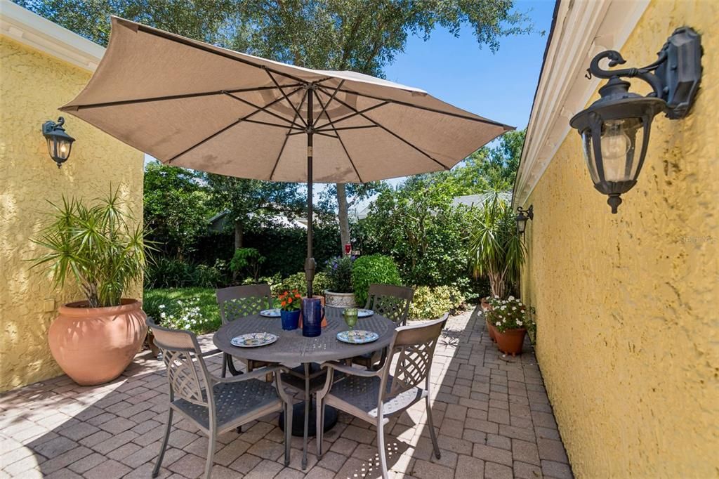 For Sale: $899,900 (3 beds, 2 baths, 1717 Square Feet)
