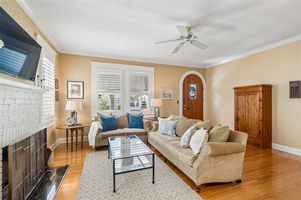 For Sale: $899,900 (3 beds, 2 baths, 1717 Square Feet)