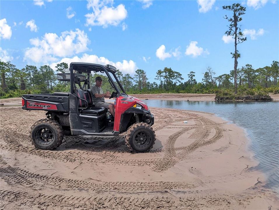 На продажу: $69,900 (2.48 acres)