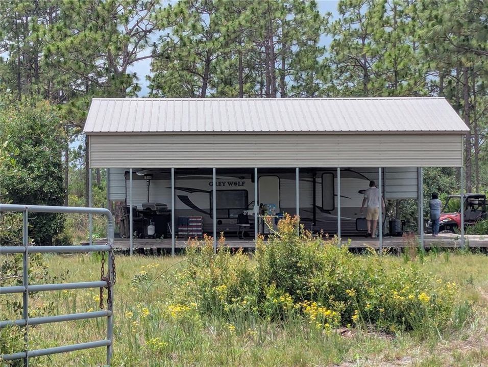 На продажу: $69,900 (2.48 acres)