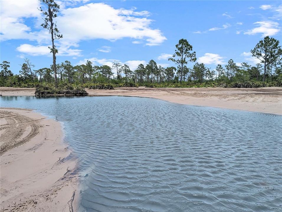 На продажу: $69,900 (2.48 acres)