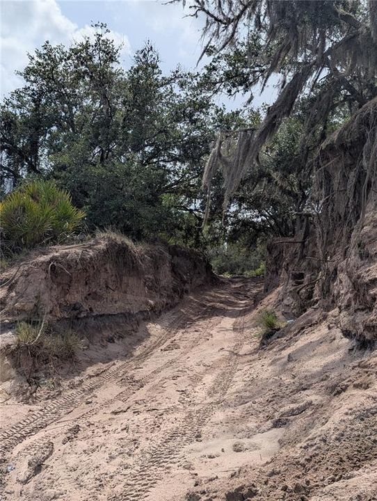 На продажу: $69,900 (2.48 acres)