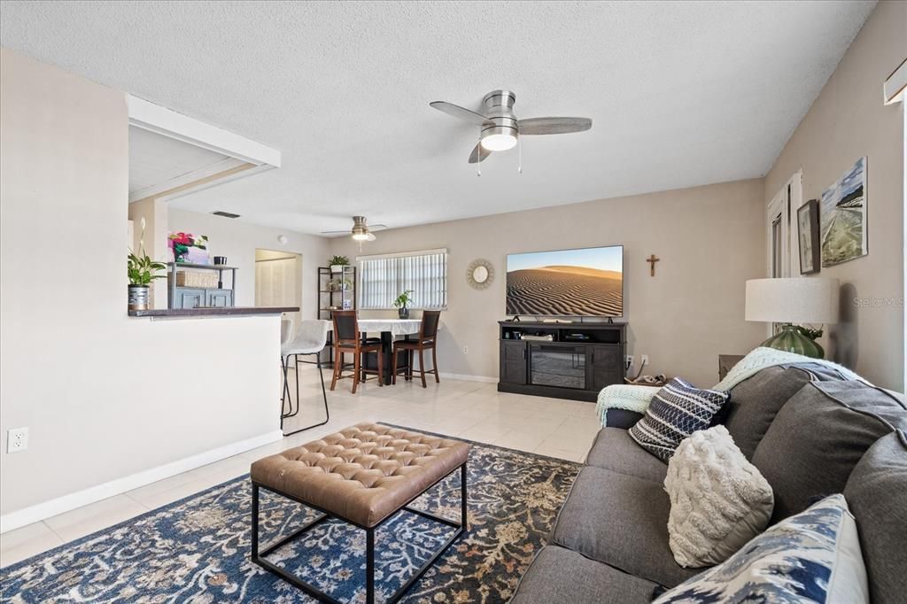 На продажу: $99,000 (1 спален, 1 ванн, 779 Квадратных фут)
