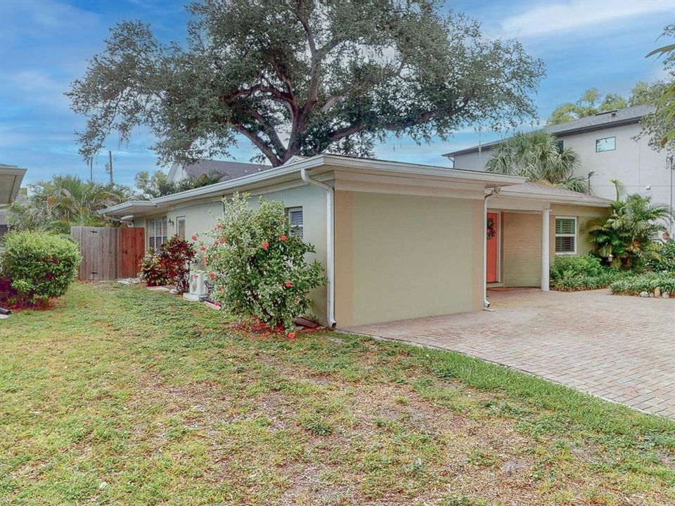 En Venta: $670,000 (4 camas, 2 baños, 1913 Pies cuadrados)