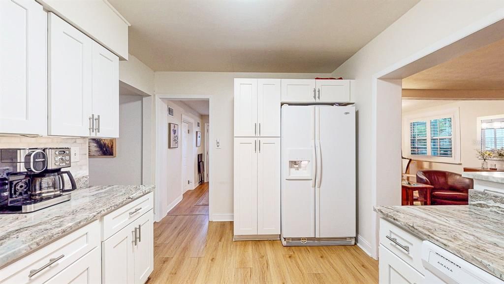 En Venta: $670,000 (4 camas, 2 baños, 1913 Pies cuadrados)