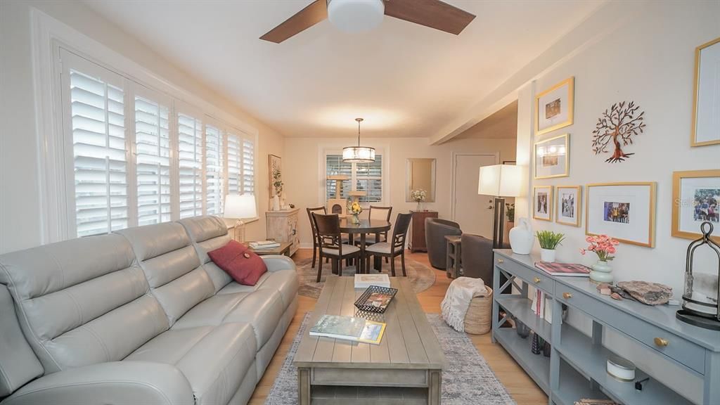En Venta: $670,000 (4 camas, 2 baños, 1913 Pies cuadrados)