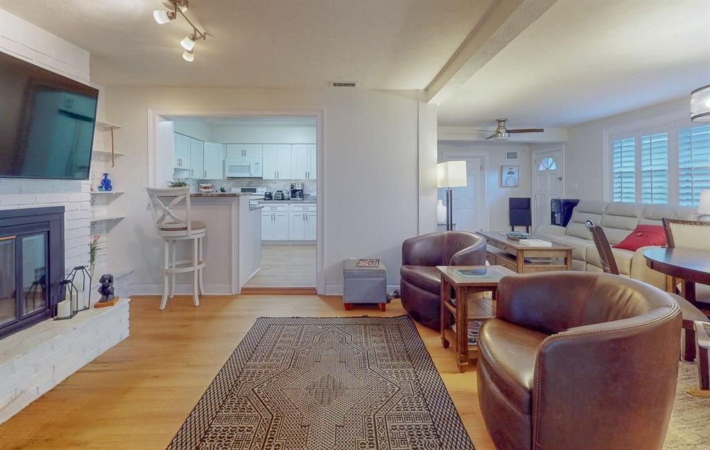 En Venta: $670,000 (4 camas, 2 baños, 1913 Pies cuadrados)