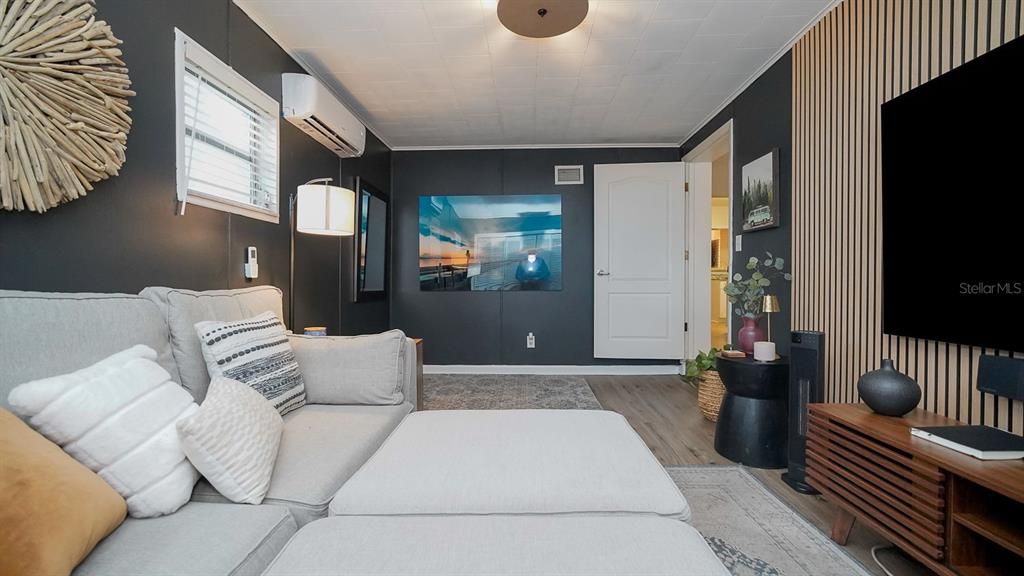 En Venta: $670,000 (4 camas, 2 baños, 1913 Pies cuadrados)