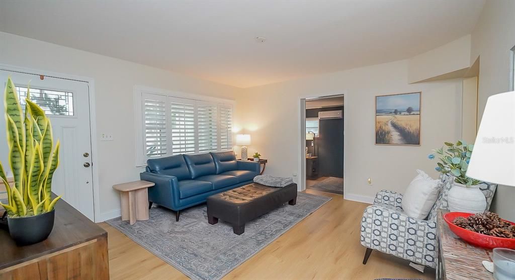 En Venta: $670,000 (4 camas, 2 baños, 1913 Pies cuadrados)