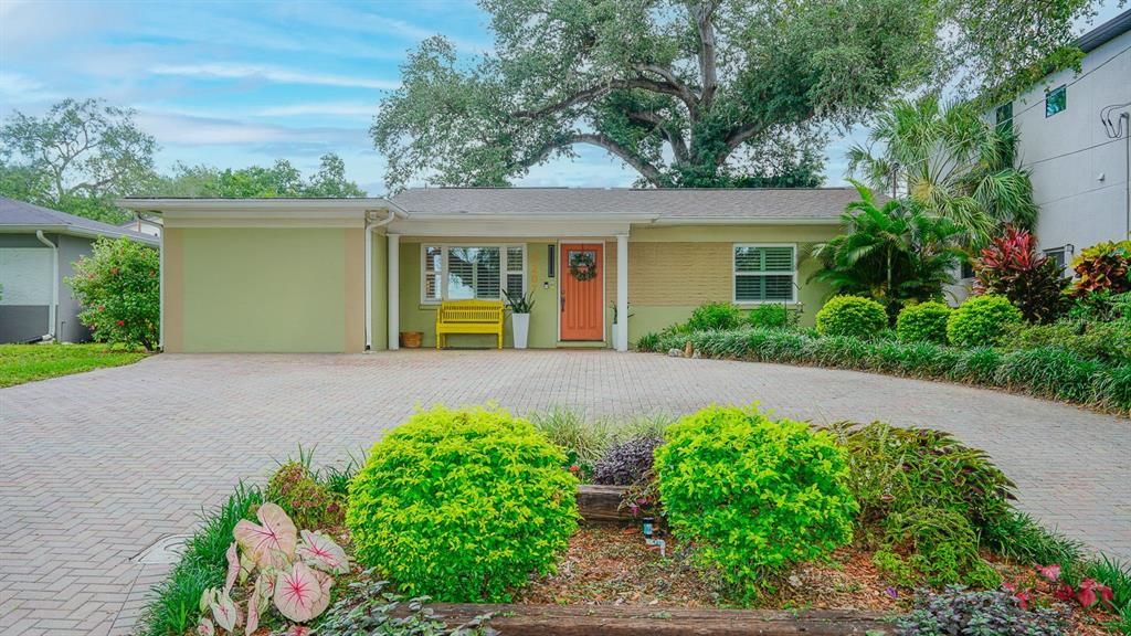 En Venta: $670,000 (4 camas, 2 baños, 1913 Pies cuadrados)