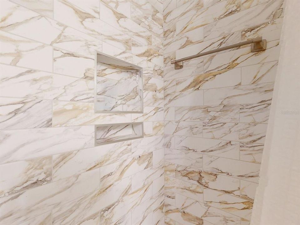 En Venta: $670,000 (4 camas, 2 baños, 1913 Pies cuadrados)