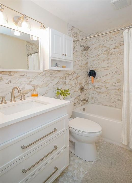 En Venta: $670,000 (4 camas, 2 baños, 1913 Pies cuadrados)
