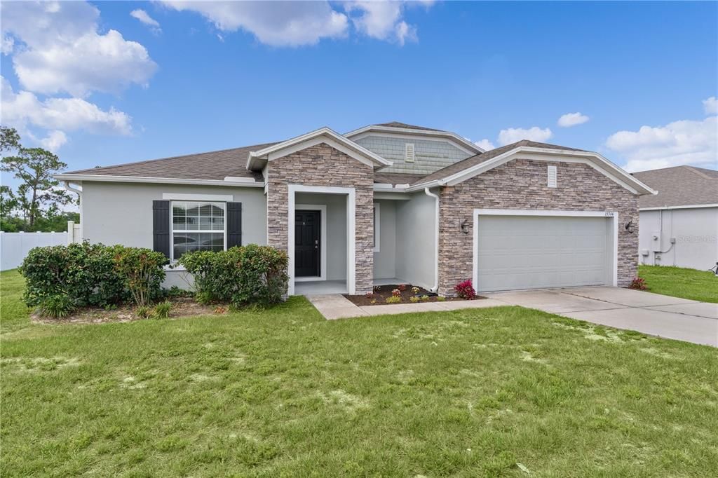 Active With Contract: $334,900 (3 beds, 2 baths, 1876 Square Feet)