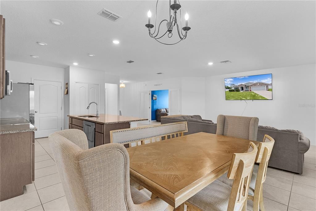 Active With Contract: $334,900 (3 beds, 2 baths, 1876 Square Feet)