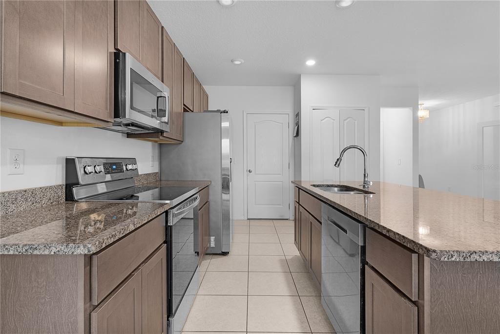 Active With Contract: $334,900 (3 beds, 2 baths, 1876 Square Feet)