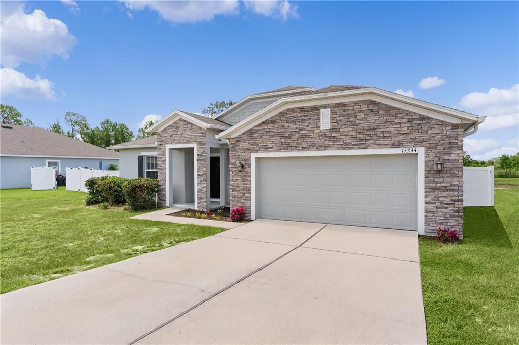 Active With Contract: $334,900 (3 beds, 2 baths, 1876 Square Feet)