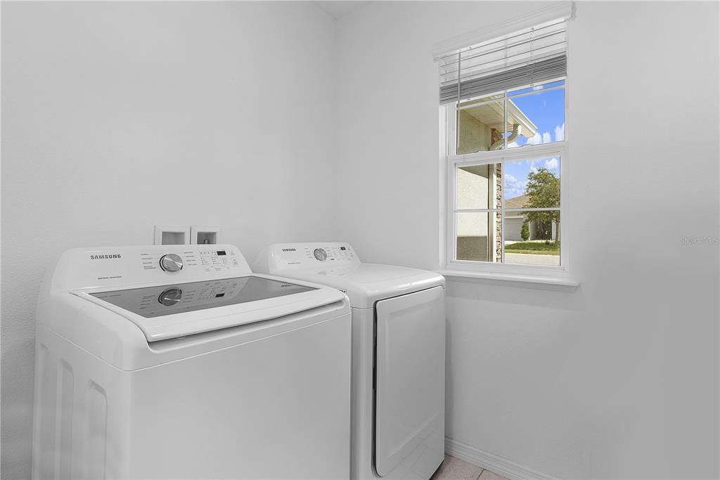 Active With Contract: $334,900 (3 beds, 2 baths, 1876 Square Feet)