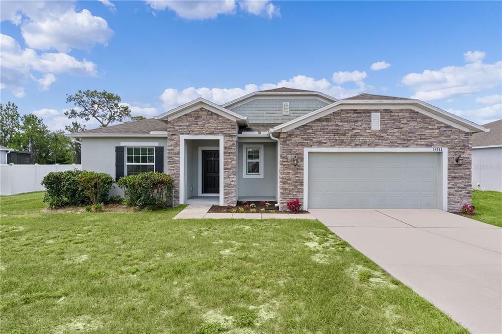 Active With Contract: $334,900 (3 beds, 2 baths, 1876 Square Feet)