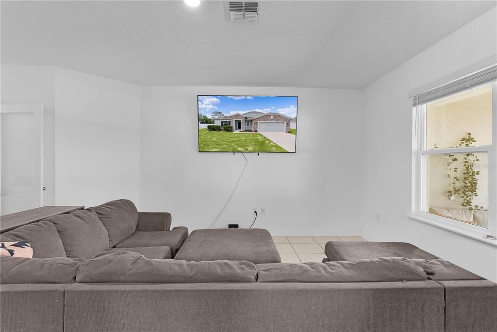 Active With Contract: $334,900 (3 beds, 2 baths, 1876 Square Feet)