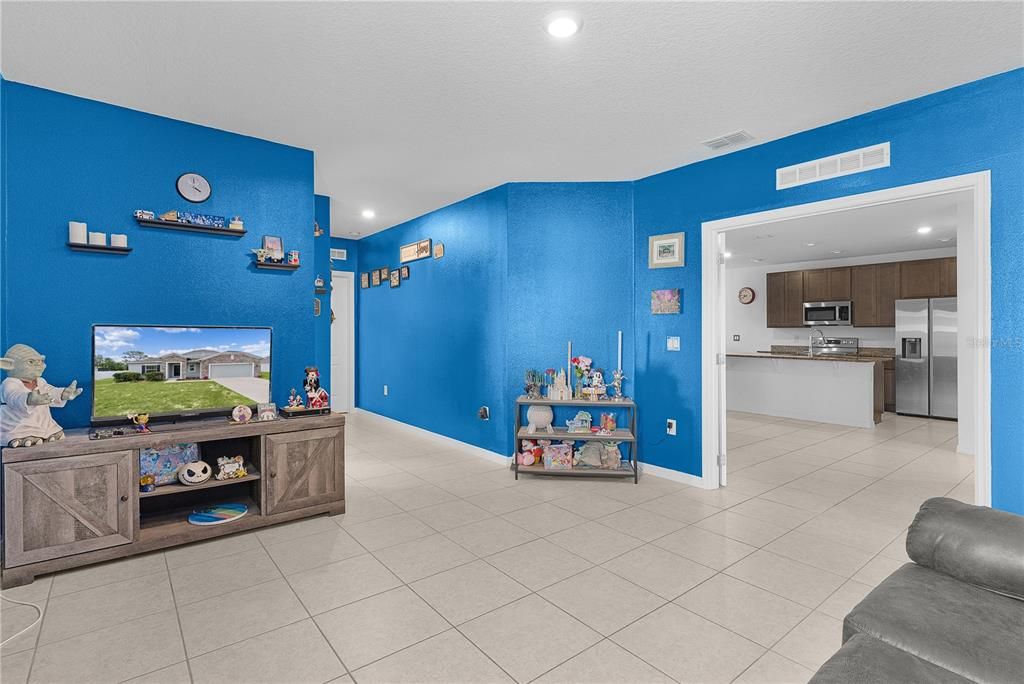 Active With Contract: $334,900 (3 beds, 2 baths, 1876 Square Feet)