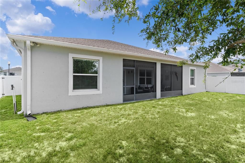 Active With Contract: $334,900 (3 beds, 2 baths, 1876 Square Feet)